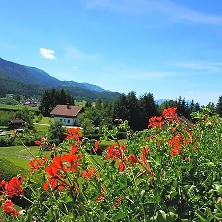 Haus Peter Latschach ober dem Faakersee